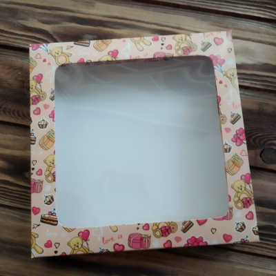 Коробка 20*20*3 см с окном "Мишка"